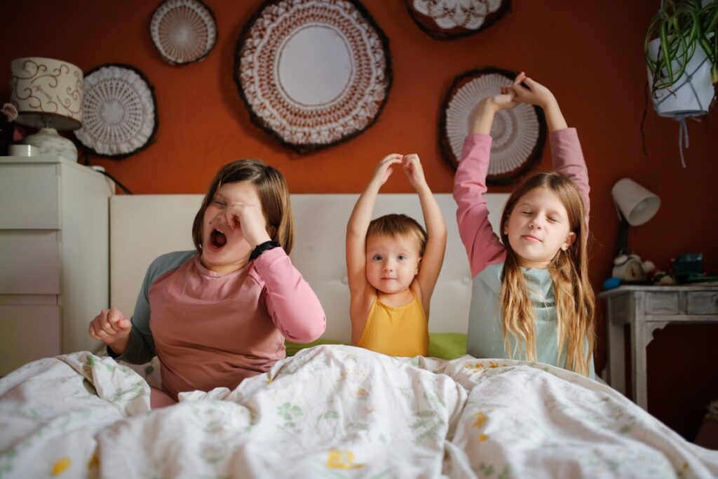 Το μυστικό για ευτυχισμένα παιδιά: 6+1 πράγματα που κάνουν οι γονείς πριν τον ύπνο (και δεν είναι μόνο τα παραμύθια)