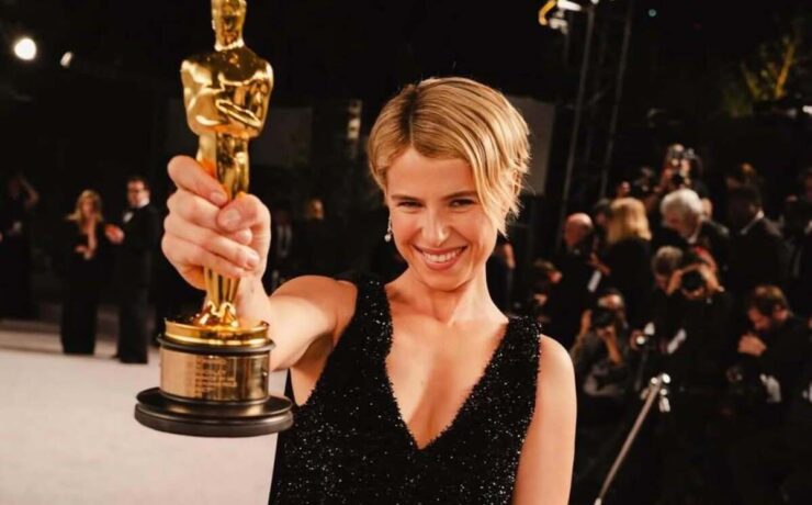 Η Jessie Buckley το Όσκαρ Α’ Γυναικείου Ρόλου και «το όμορφο χάος της καρδιάς κάθε μητέρας»