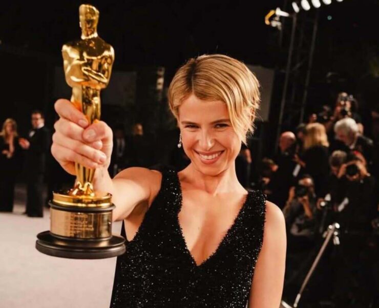 Η Jessie Buckley το Όσκαρ Α’ Γυναικείου Ρόλου και «το όμορφο χάος της καρδιάς κάθε μητέρας»