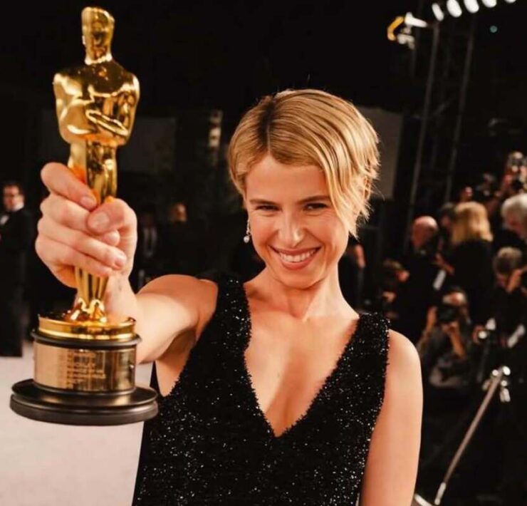 Η Jessie Buckley το Όσκαρ Α’ Γυναικείου Ρόλου και «το όμορφο χάος της καρδιάς κάθε μητέρας»