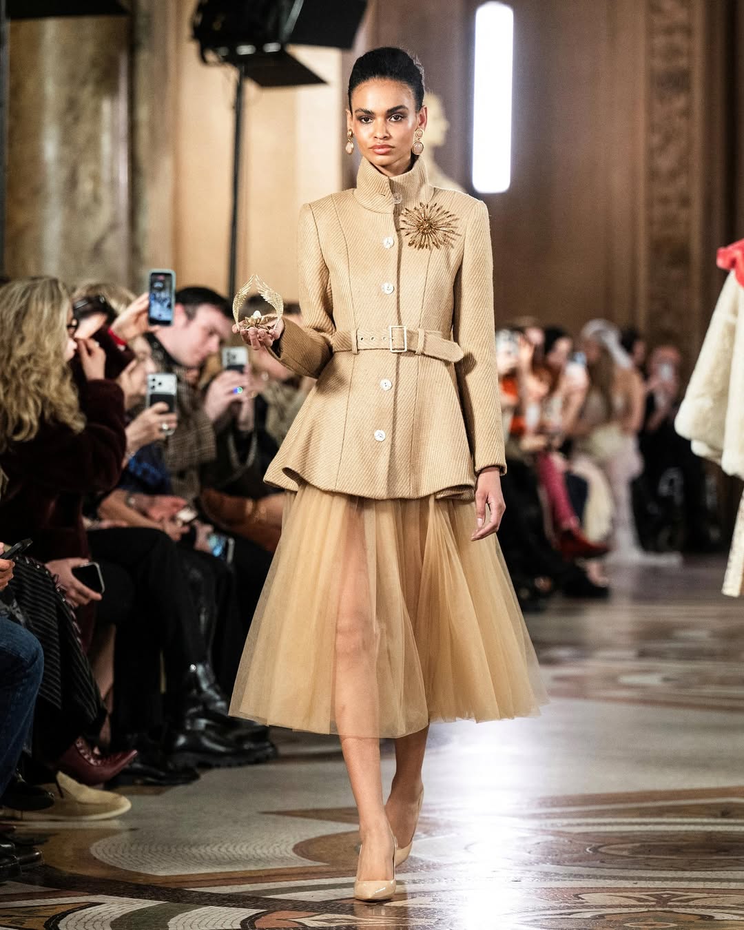 Ο 10χρονος σχεδιαστής Max Alexander κατακτά την Εβδομάδα Μόδας του Παρισιού