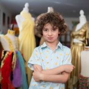 Ο 10χρονος σχεδιαστής Max Alexander κατακτά την Εβδομάδα Μόδας του Παρισιού