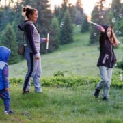 10 απλοί καθημερινοί τρόποι για να βελτιώσετε τη συμπεριφορά και τη διάθεση του παιδιού