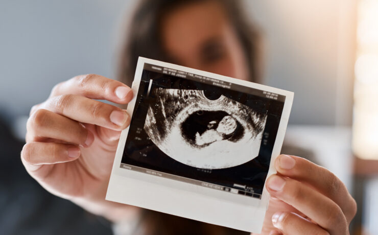 Πώς αναπτύσσονται οι 5 αισθήσεις του μωρού στη μήτρα