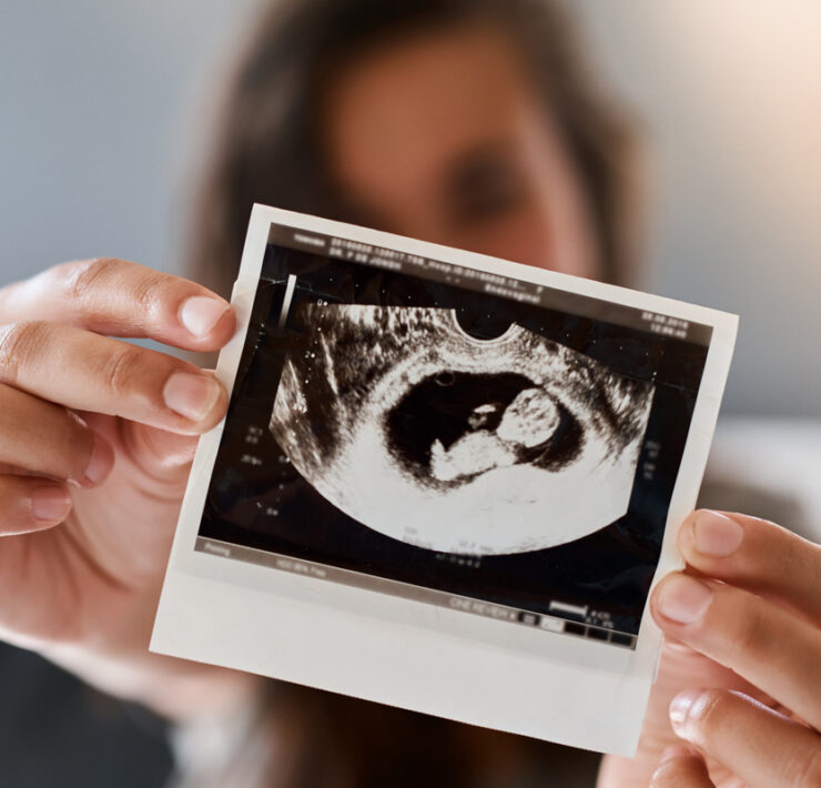 Πώς αναπτύσσονται οι 5 αισθήσεις του μωρού στη μήτρα