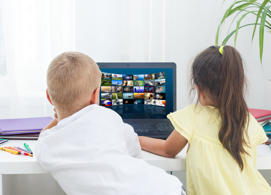 Ως μαμά, να γιατί νιώθω ανακούφιση και προβληματισμό για την καταδίκη Google και Meta