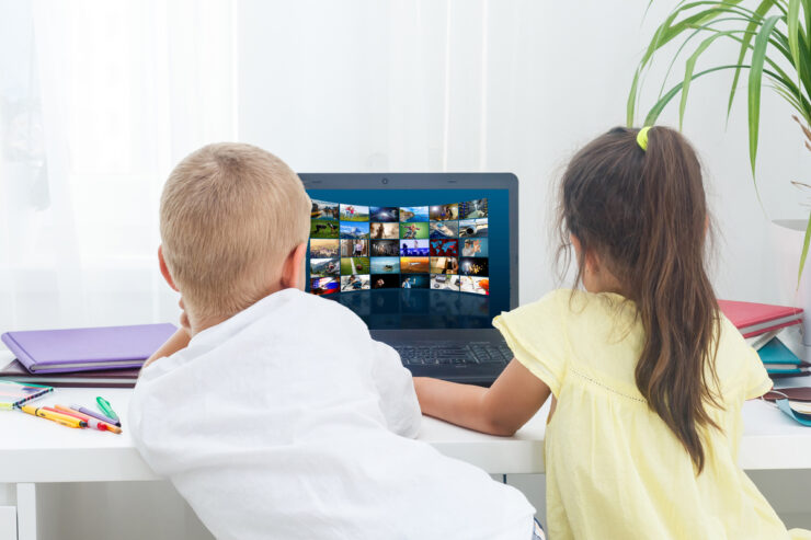 Ως μαμά, να γιατί νιώθω ανακούφιση και προβληματισμό για την καταδίκη Google και Meta