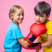 Η μαγική φράση που σταματά τους καβγάδες των παιδιών