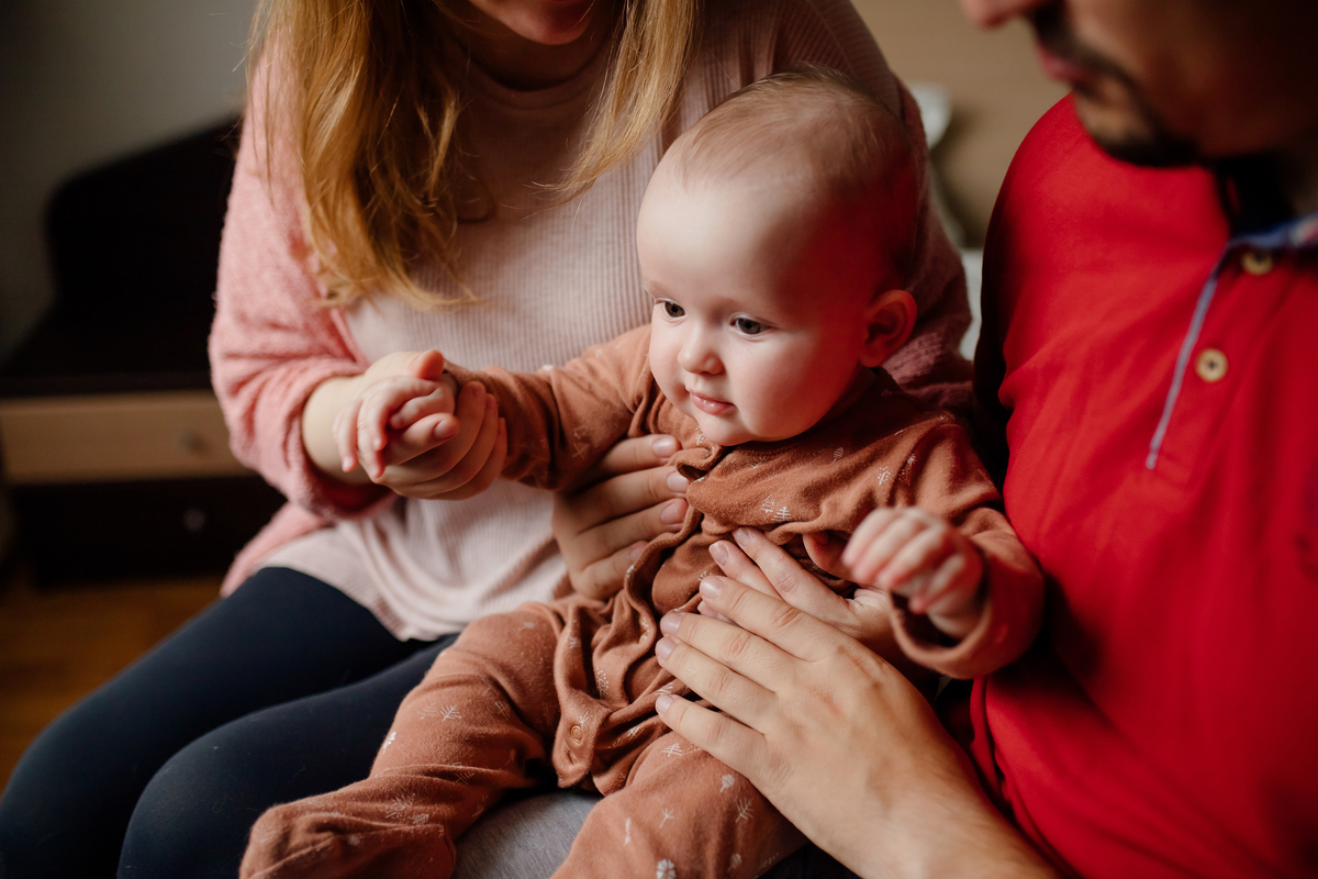 Γιατί το μωρό προτιμά τον έναν γονέα: τι είναι φυσιολογικό και πώς να δυναμώσετε το δέσιμο