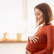 Ταχυκαρδίες και «φτερουγίσματα» στην εγκυμοσύνη: αιτίες, τι σημαίνουν και πότε να καλέσετε γιατρό