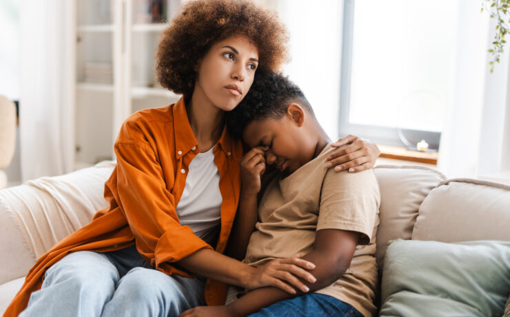 Το τραύμα στην παιδική ηλικία: Γιατί τα παιδιά «πληγώνονται» πιο βαθιά από τους ενήλικες;