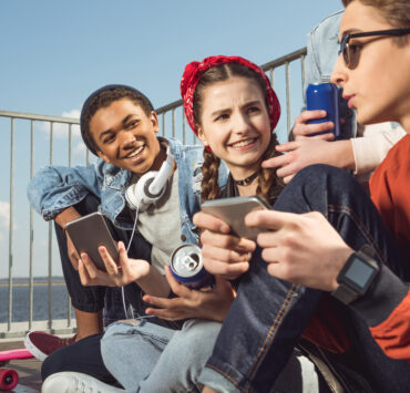 Όρια οθόνης δεν αρκούν: Γιατί το πώς είναι σχεδιασμένες οι πλατφόρμες καθορίζει την ψηφιακή ζωή των παιδιών