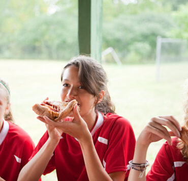 Διατροφή για μικρούς αθλητές: Οδηγός ισορροπημένης θρέψης για παιδιά που αθλούνται