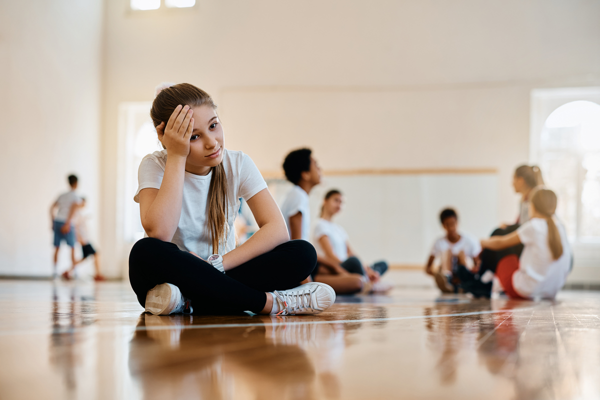 Εφηβική αγωνία (teen angst): σημάδια, αιτίες και πώς να στηρίξετε τον/την έφηβο/η