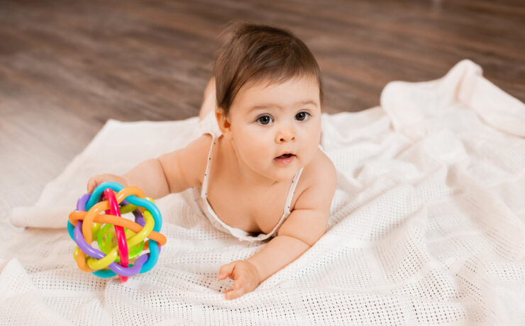 Εγκέφαλος μωρού: Τι πραγματικά βοηθά (και τι όχι) την ανάπτυξη στα πρώτα χρόνια