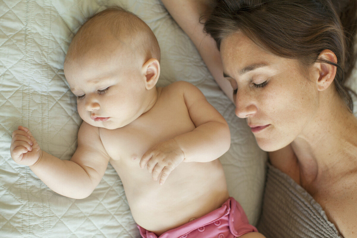 Εκπαίδευση ύπνου σε «πεισματάρικο» μωρό: 6 πρακτικές στρατηγικές για να κοιμάται καλύτερα