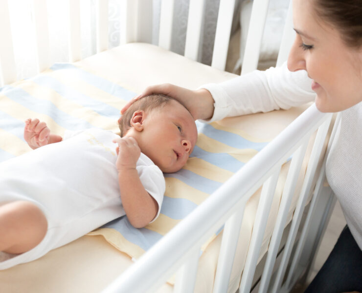Εκπαίδευση ύπνου σε «πεισματάρικο» μωρό: 6 πρακτικές στρατηγικές για να κοιμάται καλύτερα
