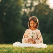 Ενσυνειδητότητα για παιδιά: 8 οφέλη που αλλάζουν τον εγκέφαλο και τη συμπεριφορά