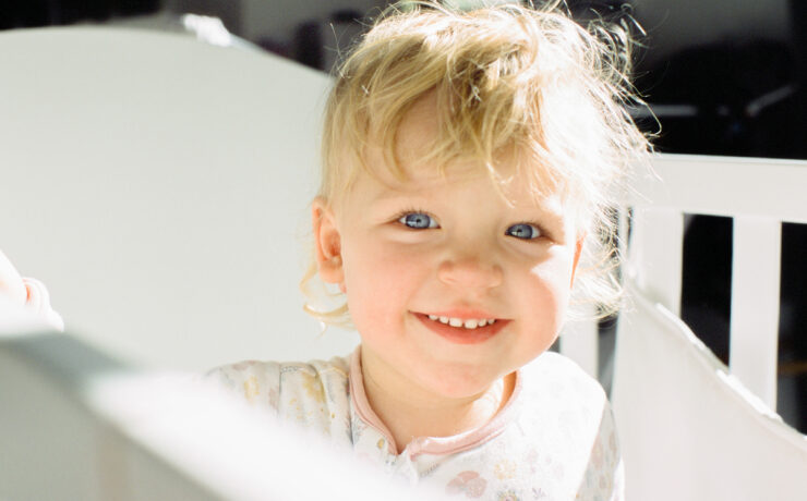 Πότε και πώς να κάνετε τη μετάβαση από την κούνια στο παιδικό κρεβάτι