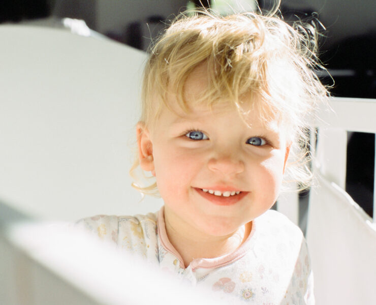 Πότε και πώς να κάνετε τη μετάβαση από την κούνια στο παιδικό κρεβάτι