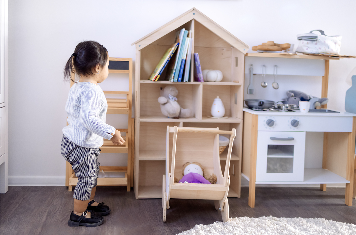 Μοντεσσόρι στο σπίτι: Πώς να δημιουργήσετε ένα «προετοιμασμένο περιβάλλον» που καλλιεργεί ανεξαρτησία