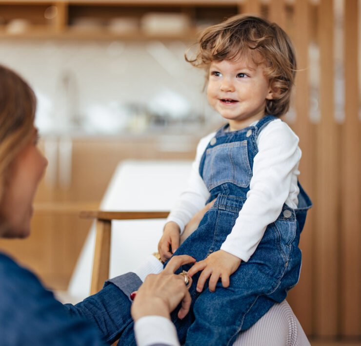 9 πράγματα που τα νήπια ήδη καταλαβαίνουν (αλλά μερικές φορές κάνουν πως όχι) – και πώς να το χειριστείτε με ηρεμία