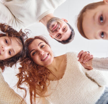 Τέλος στις συγκρούσεις δύναμης: Πώς να κάνετε τα παιδιά να σας ακούν (με 2 απλά βήματα)