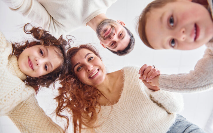 Τέλος στις συγκρούσεις δύναμης: Πώς να κάνετε τα παιδιά να σας ακούν (με 2 απλά βήματα)