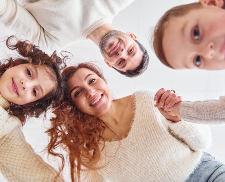 Τέλος στις συγκρούσεις δύναμης: Πώς να κάνετε τα παιδιά να σας ακούν (με 2 απλά βήματα)