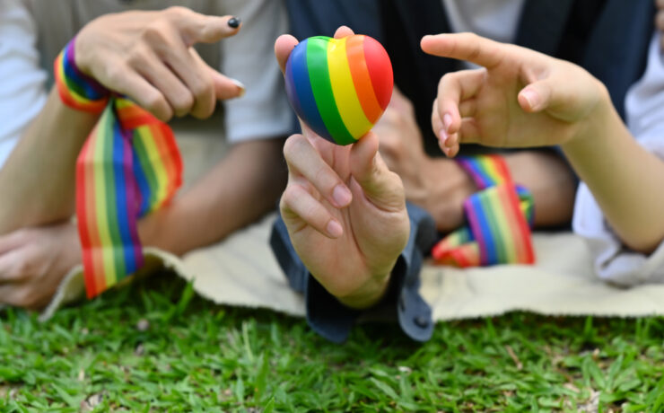 5 ουσιαστικοί τρόποι για να στηρίξετε το LGBTQ+ παιδί σας