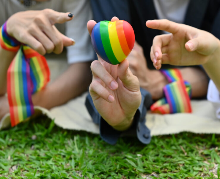 5 ουσιαστικοί τρόποι για να στηρίξετε το LGBTQ+ παιδί σας