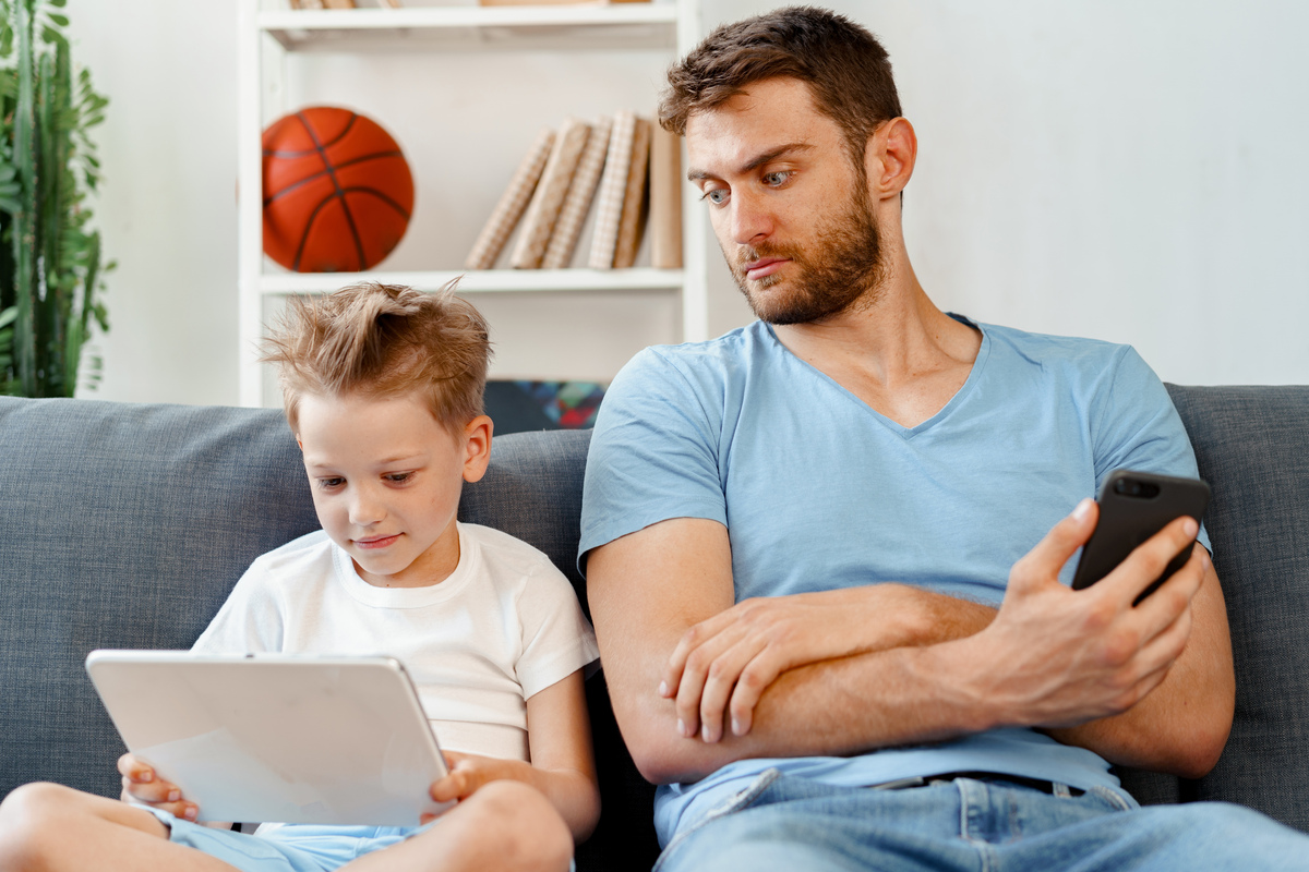 Γιατί ο τερματισμός του screen time μπορεί να προκαλεί «εκρήξεις» στα παιδιά – και τι λένε οι ειδικοί