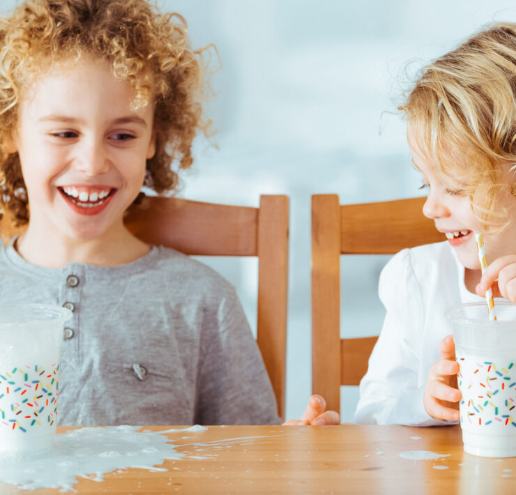 Dirty sodas: Η viral τάση με αναψυκτικά «φορτωμένα» με σιρόπια και κρέμες που ανησυχεί γιατρούς και γονείς