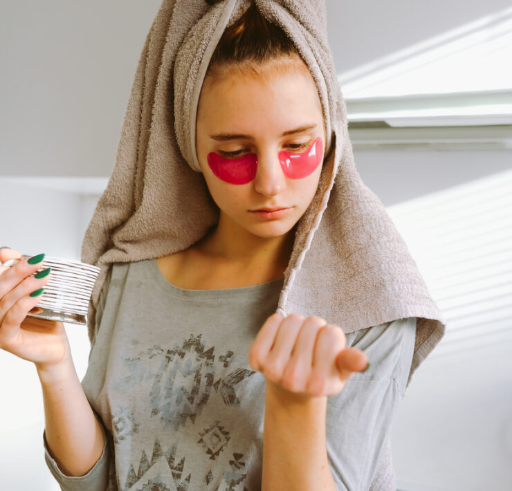 Τα beauty supplements είναι δημοφιλή, αλλά οι ειδικοί εξετάζουν αν είναι ασφαλή για εφήβους.