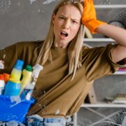 Γιατί όταν αγχώνεσαι θέλεις ξαφνικά να καθαρίσεις όλο το σπίτι;